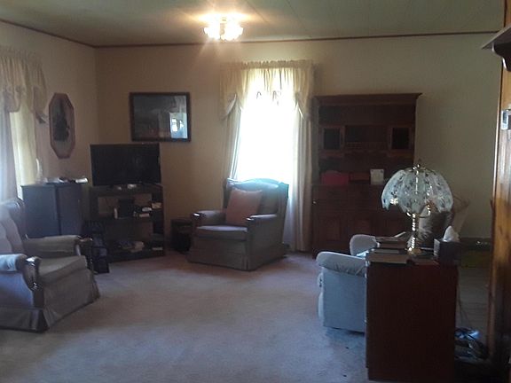 4th image of 221 W Park Ln