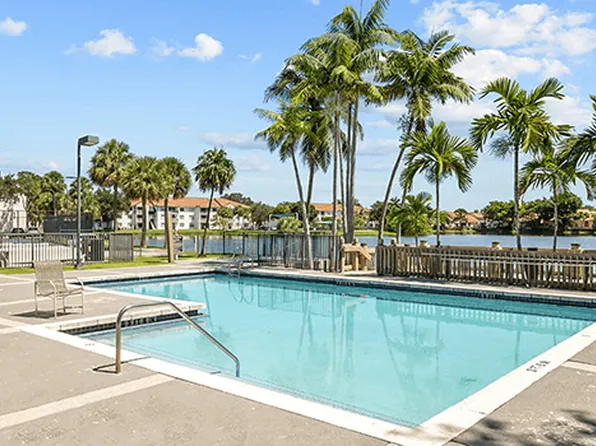 La Vue at Emerald Pointe