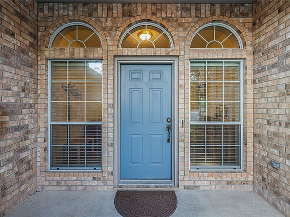 3rd image of 407 N Coulter Dr