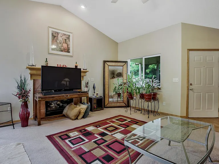 2314 N Shefford Cir — Photo 10