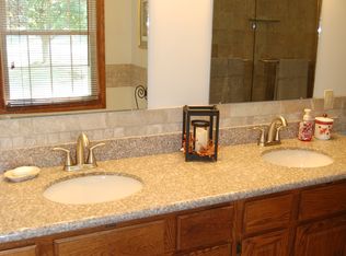 7500 N Radnor Rd, Peoria, IL 61615