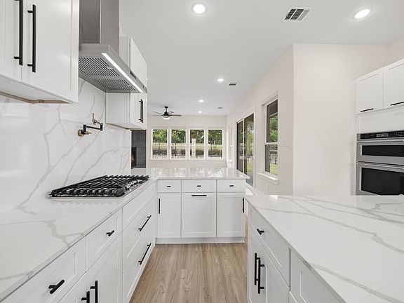4th image of 3700 Creek View Dr