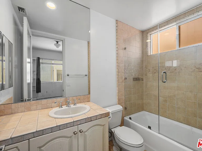 118 Channel Pointe Mall — Photo 20