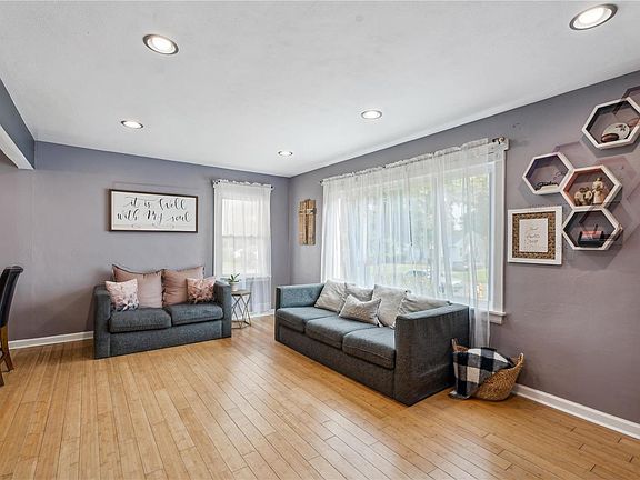 4th image of 9823 Lullaby Ln