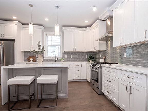 4th image of 84 Flint St #1