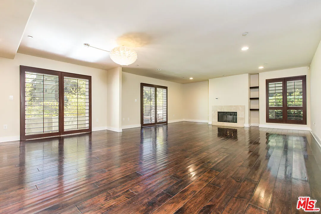 2 bed, 2.0 bath, 1640 sqft, $4,600 — Photo 2