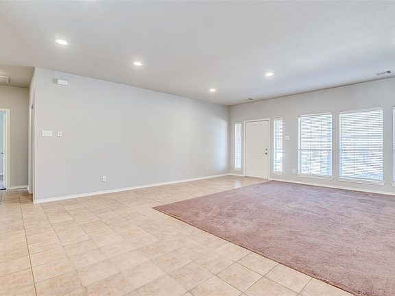 5th image of 8690 Holly St