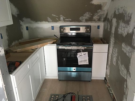 4th image of 357 Essex St APT 3