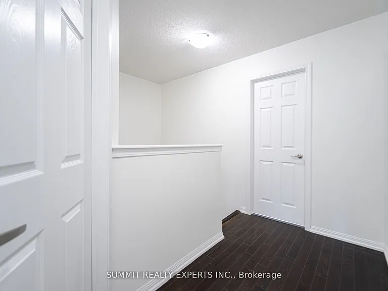 39 Donomore Dr #UPPER — Photo 19