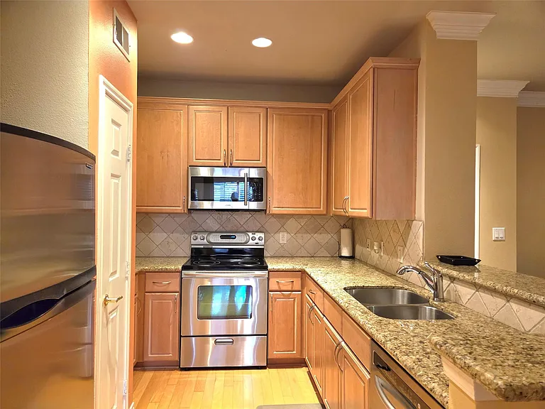 2400 McCue Rd #325 — Photo 9