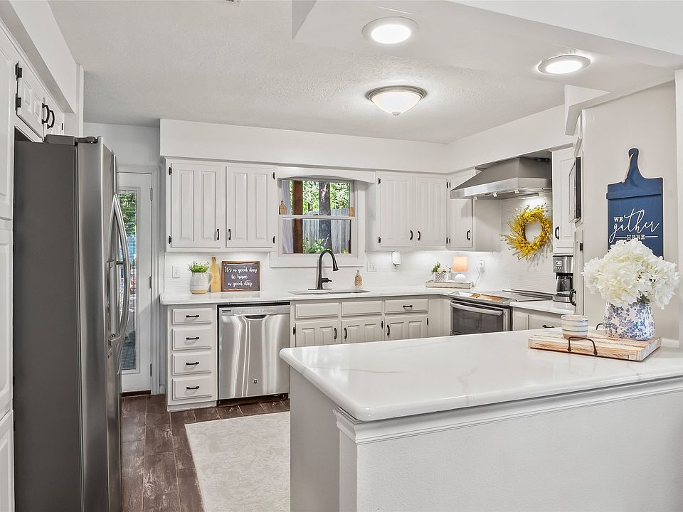 3336 Rolling Hls, Flower Mound, TX 75022 | MLS #21207084 | Zillow