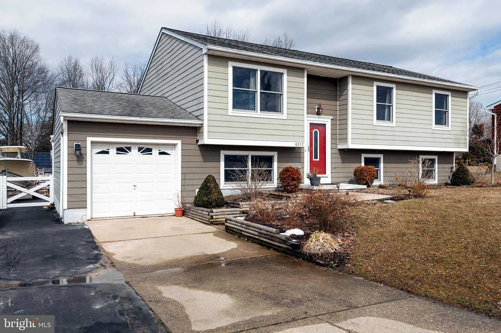 4312 Forsythia Ln photo 1