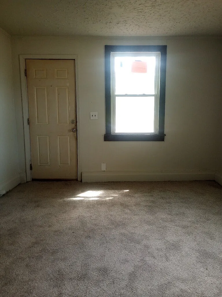 1 bed, 1.0 bath, $550 — Photo 2