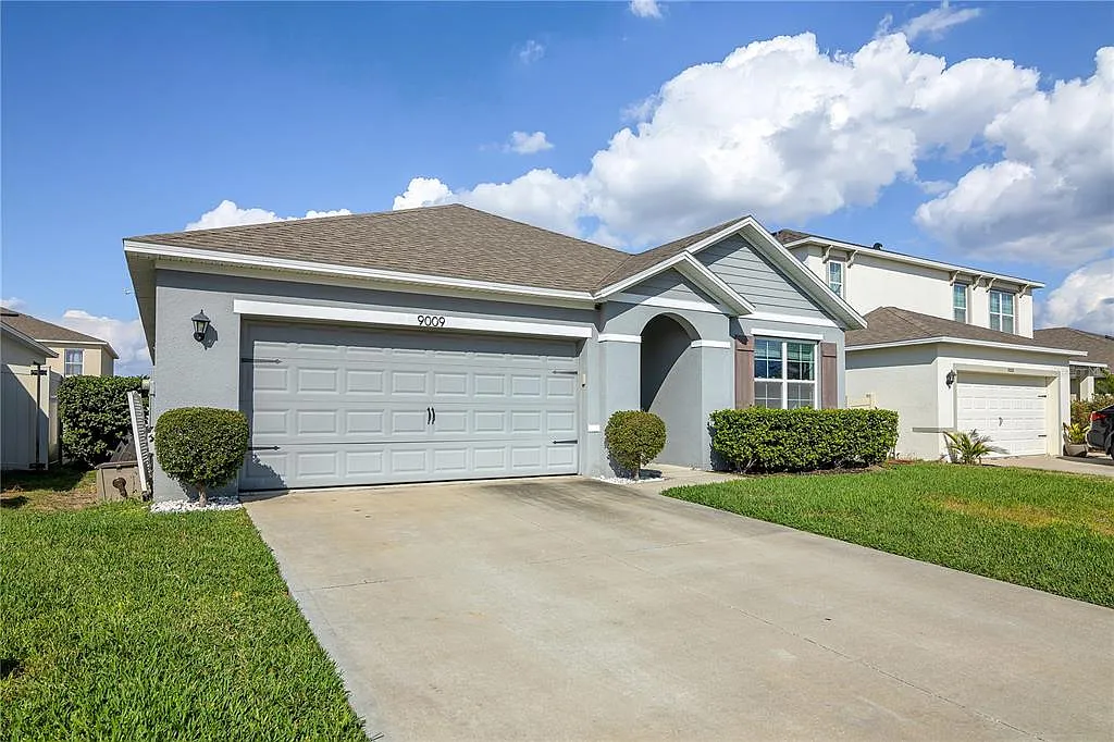 3 bed, 2.0 bath, 1672 sqft, $2,440 — Photo 3
