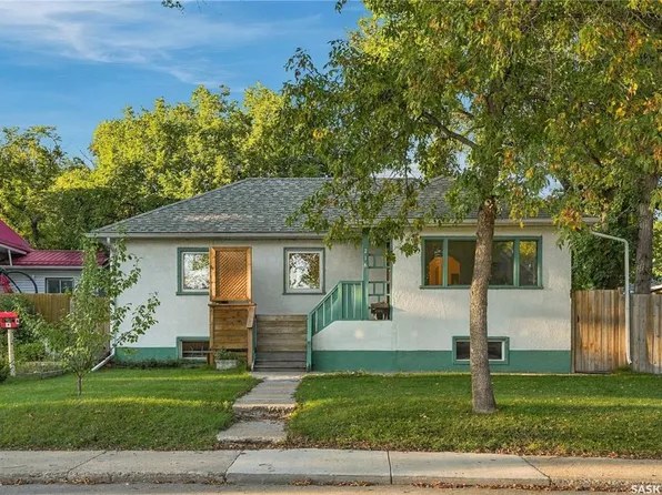 216 25th STREET W, Saskatoon, SK S7L 0C4