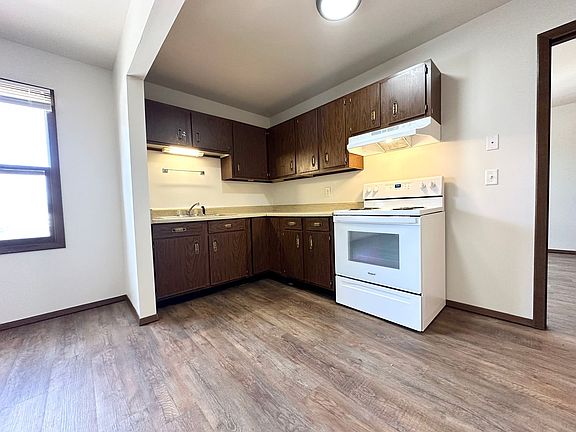 4th image of 312 S Sawyer St APT 6