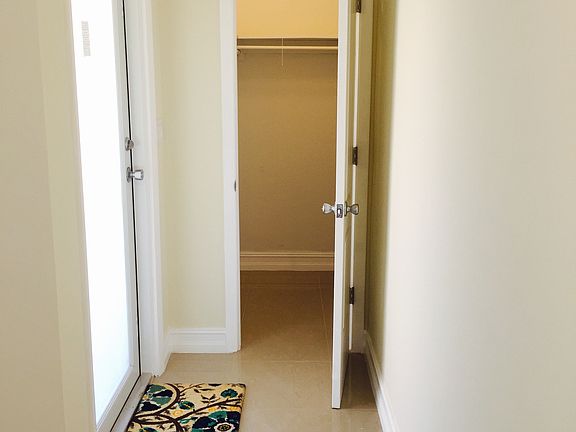 3rd image of 4413 SW 37th Ave