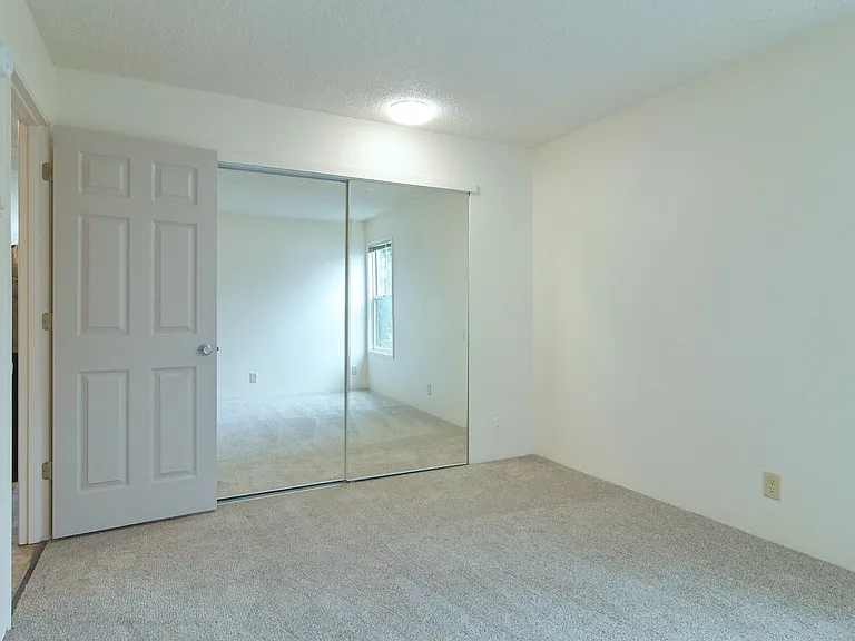 Hess Apartments — Photo 37