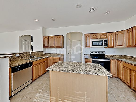 3rd image of 17305 W Woodlands Ave
