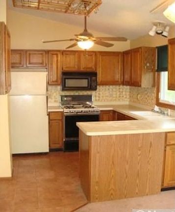 3rd image of 14613 Fieldcrest Ln