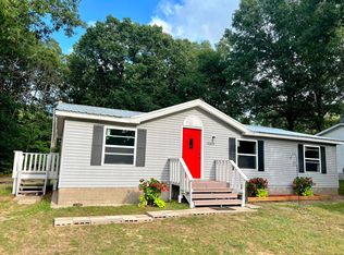 17085 Seneca Dr, Howard City, MI 49329