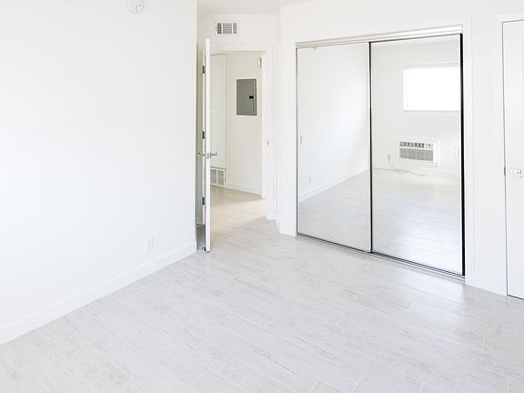 4th image of 1005 S Barrington Ave APT 5