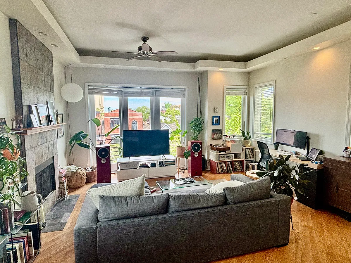 Building Photo - 2217 W Augusta Blvd #3