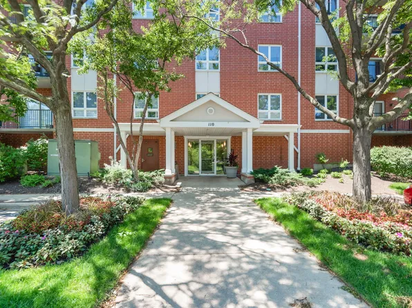 110 N Milwaukee Ave APT 303, Wheeling, IL 60090