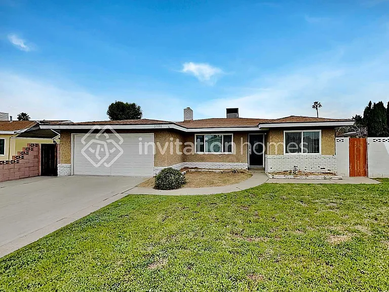 27198 Norwood St — Photo 1