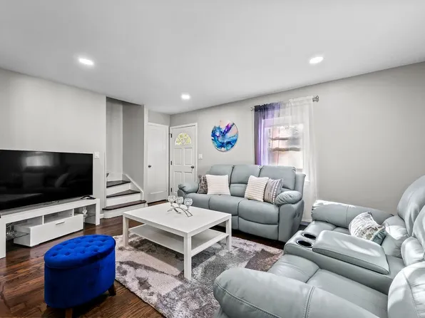 45 S Alton St, Manchester, CT 06040