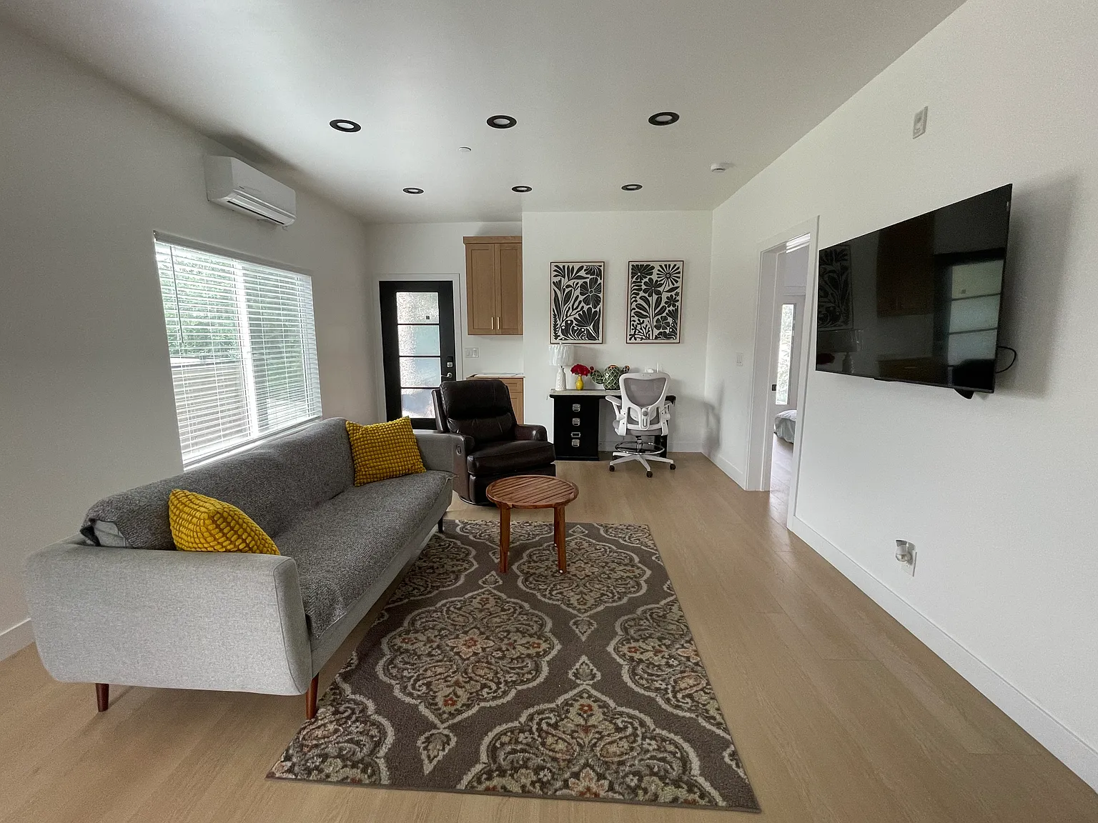2 bed, 900 sqft, $2,500 — Photo 4