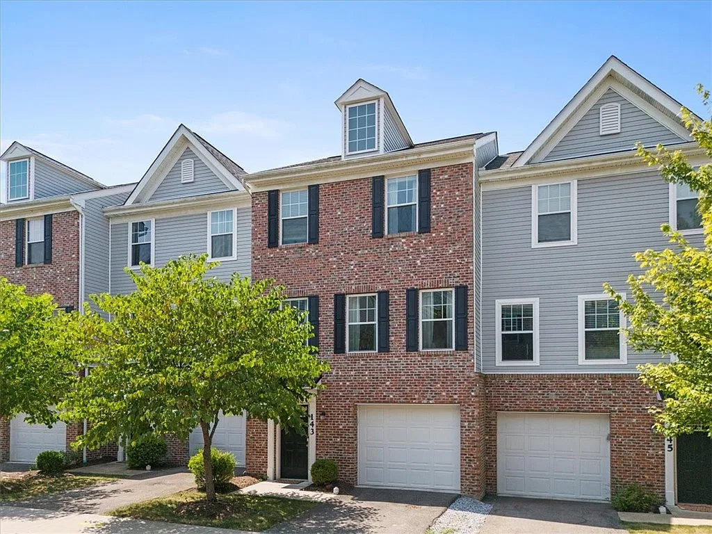 3 bed, 2.5 bath, 1650 sqft, $2,275 — Photo 1