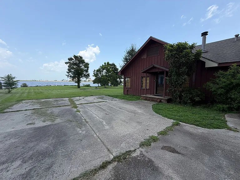3024 Henderson Bayou Rd — Photo 3
