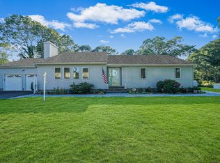 8 Middle Rd, Hampton Bays, NY 11946