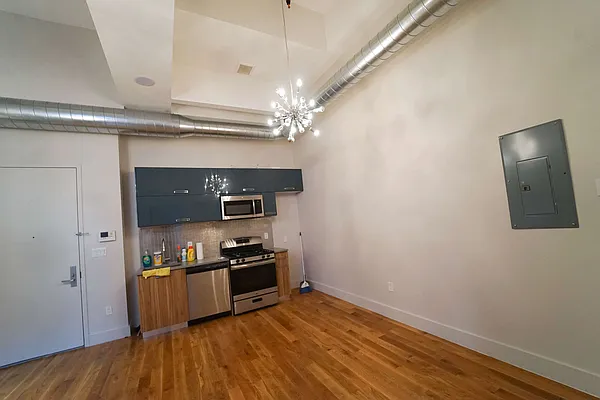 Rented by Manhattan Management LLC | media 93