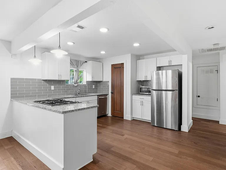1137 Nickols Ave — Photo 9