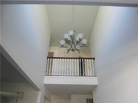 3rd image of 11869 Glenwell Dr
