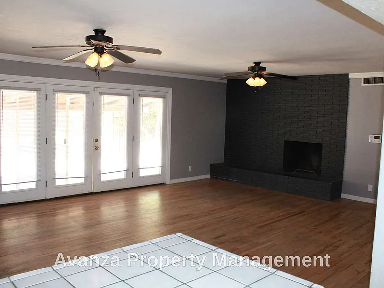 5677 N Millbrook Ave — Photo 6