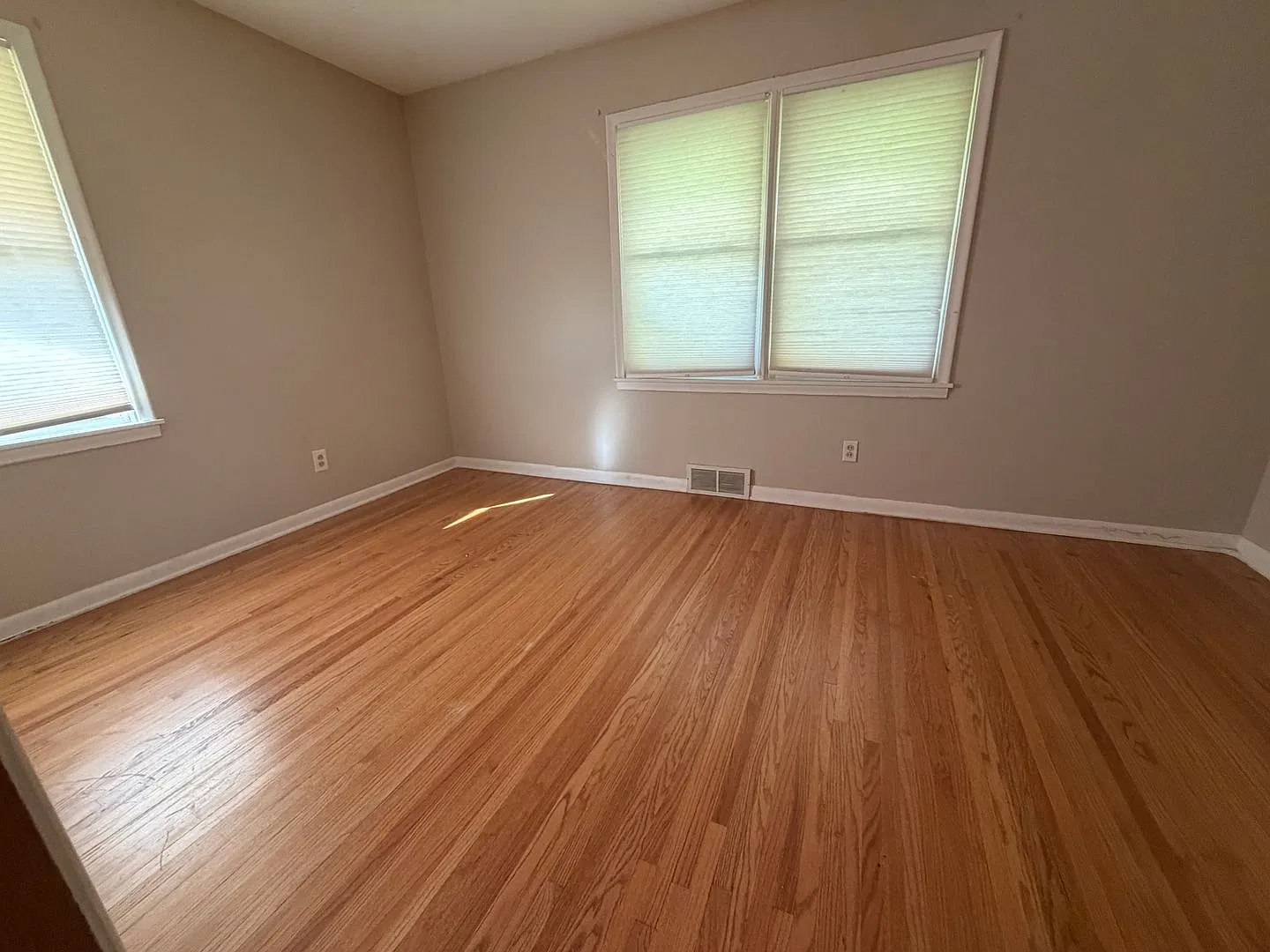 Cute 2 Bedroom 1.5 Bath Single Family Home — Photo 3