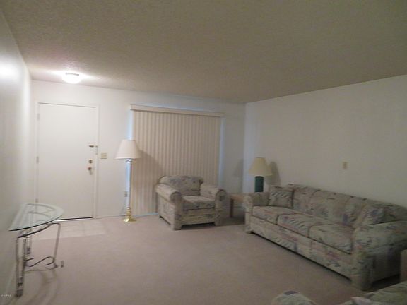 3rd image of 10616 W Saratoga Cir