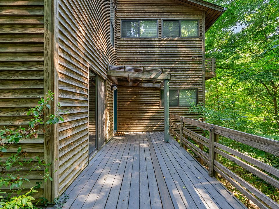 1st image of 104A Rose Ln #0