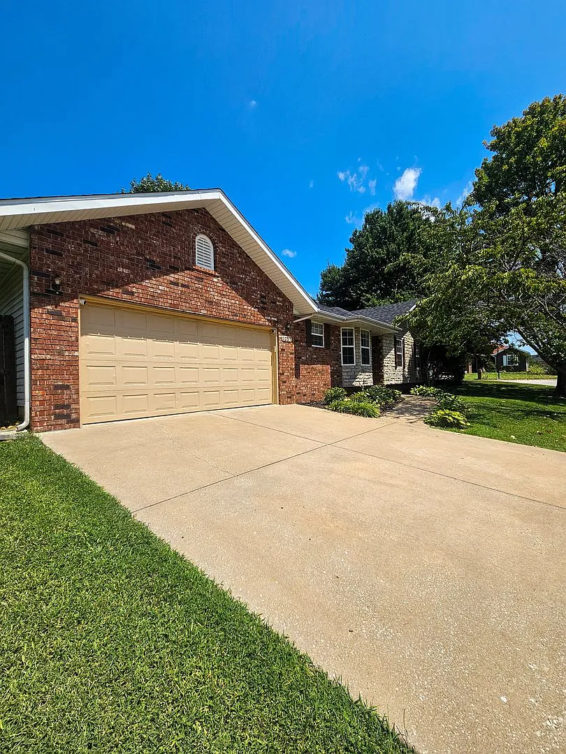 3 Bedroom | 2 Bathroom | 2 Car Garage | Fenced backyard | Nixa MO! | Nixa Schools! — Photo 4