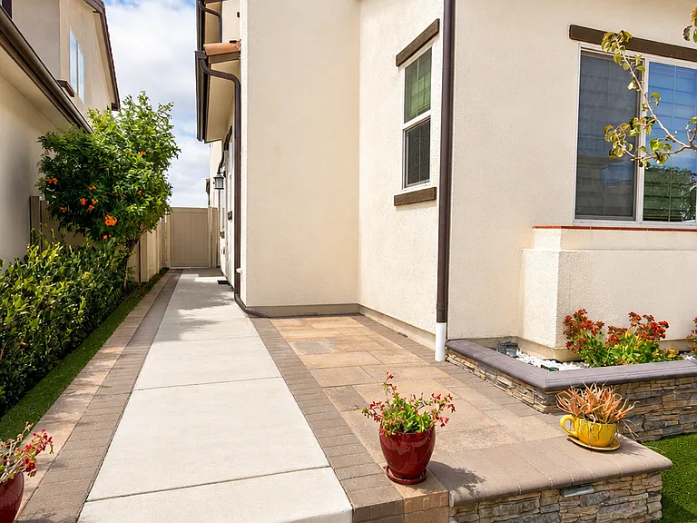 586 Gateway Ln — Photo 43