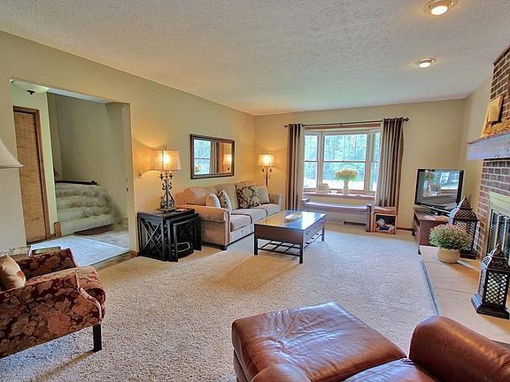 3rd image of 5915 Stephanie Ln
