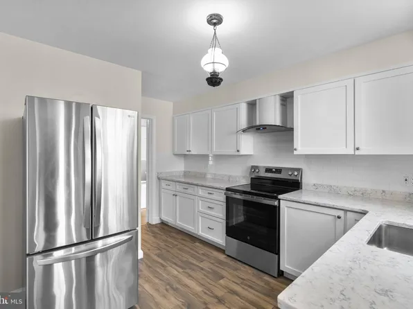 5617 Knollwood Rd, Bethesda, MD 20816