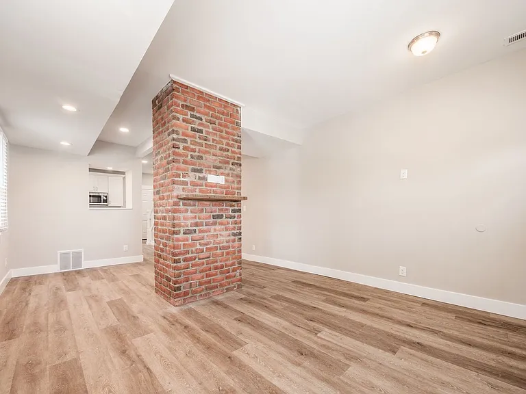 949 E Long St — Photo 8