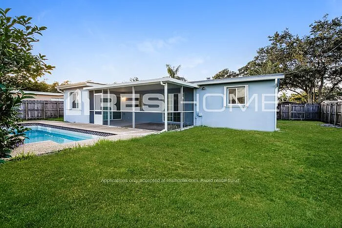 8954 SW 53rd St — Photo 10
