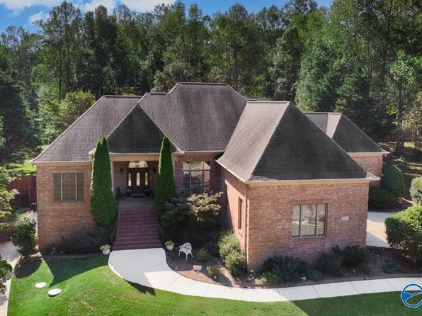 102 Chaucer Dr, Madison, AL 35757