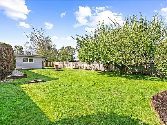 21235 Plaza Dr — Photo 15