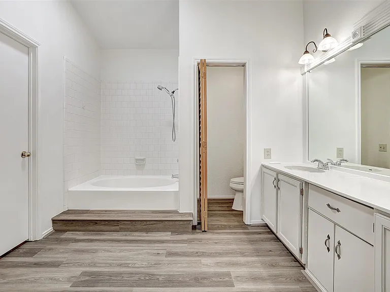 16304 Kicking Bird Dr — Photo 12